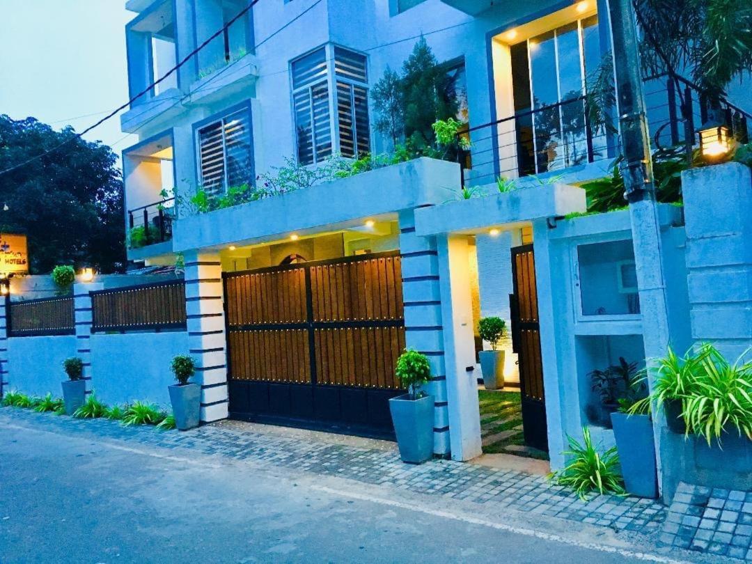 8พลัส โมเทล Hotel เนกอมโบ ภายนอก รูปภาพ