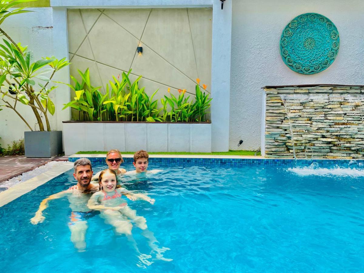 8พลัส โมเทล Hotel เนกอมโบ ภายนอก รูปภาพ