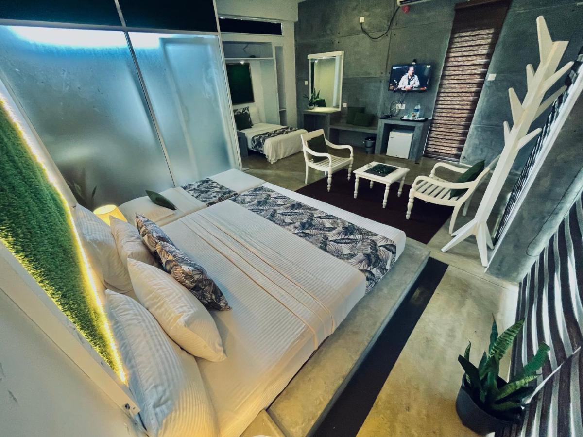 8พลัส โมเทล Hotel เนกอมโบ ภายนอก รูปภาพ