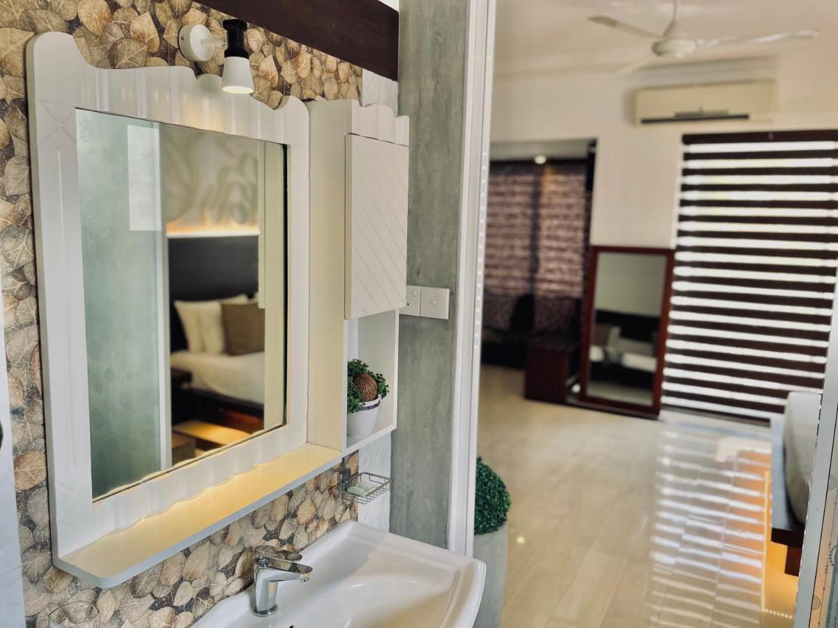 8พลัส โมเทล Hotel เนกอมโบ ภายนอก รูปภาพ