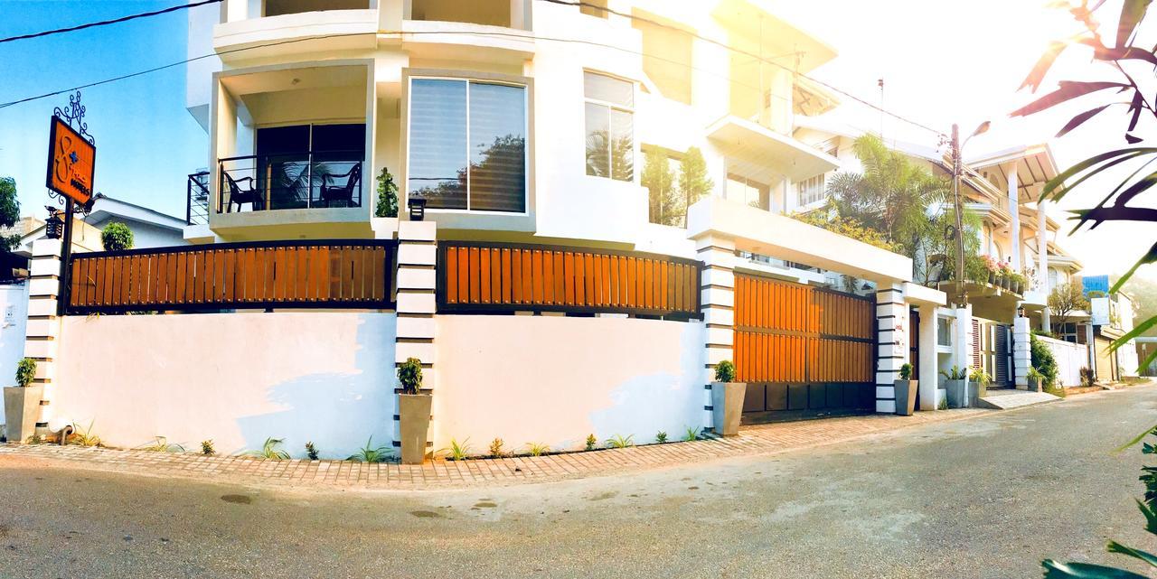 8พลัส โมเทล Hotel เนกอมโบ ภายนอก รูปภาพ